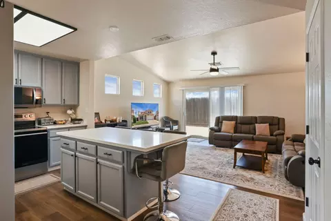 Kitchen - 308 Ashford Ave, Manteca, CA 95337 photo 4 of 4