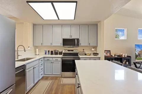 Kitchen - 308 Ashford Ave, Manteca, CA 95337 photo 2 of 4
