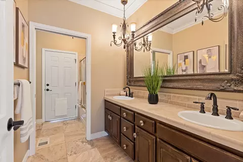 Bath - 5050 Lexington Cir, Loomis, CA 95650 photo 9 of 10