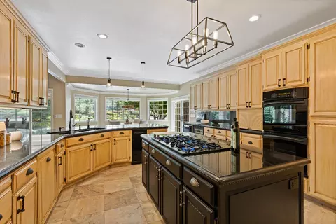 Kitchen - 5050 Lexington Cir, Loomis, CA 95650 photo 2 of 5