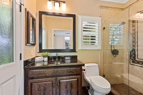 Bath - 5050 Lexington Cir, Loomis, CA 95650 photo 7 of 10