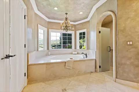 Bath - 5050 Lexington Cir, Loomis, CA 95650 photo 5 of 10