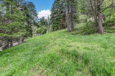118 E River St, Downieville, CA 95936