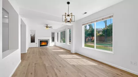 Living - 4210 Eveningside Ln, Tracy, CA 95377 photo 3 of 11