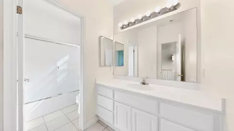 Bath - 4210 Eveningside Ln, Tracy, CA 95377 photo 2 of 4
