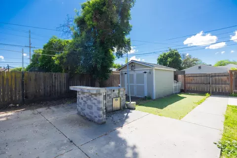 Exterior - 1417 Giahos Ave, Modesto, CA 95358 photo 5 of 7