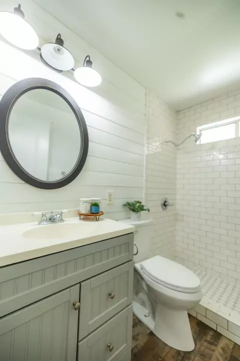 Bath - 1417 Giahos Ave, Modesto, CA 95358 photo 1 of 1