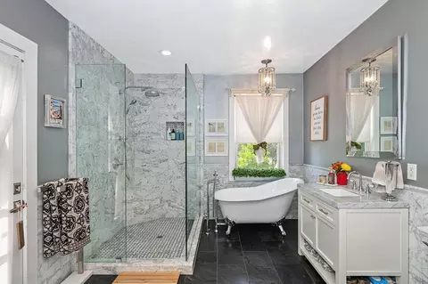 Bath - 2380 Delmar Ave, Penryn, CA 95663 photo 1 of 6