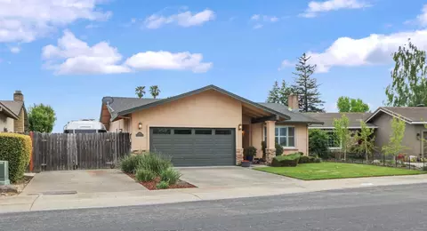 1020 Port Chelsea Cir, Lodi, CA 95240