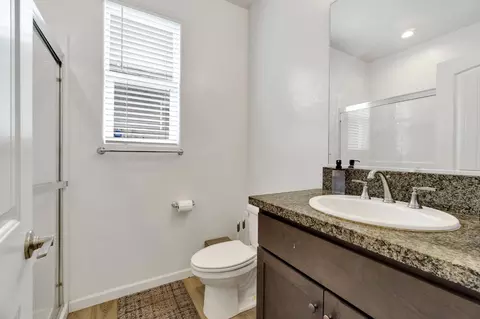 Bath - 6118 E Berkeley Ave, Fresno, CA 93727 photo 1 of 4