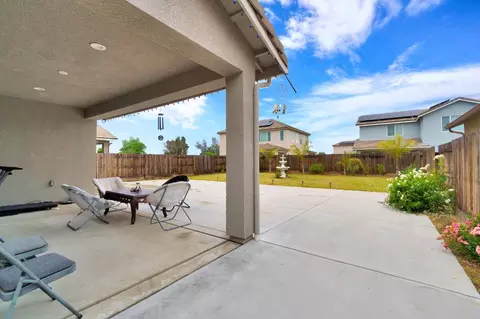 Exterior - 6118 E Berkeley Ave, Fresno, CA 93727 photo 5 of 7