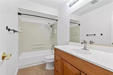 Bath - 4005 Goldust Dr, Modesto, CA 95355 photo 2 of 2