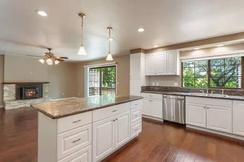 Kitchen - 7249 Pine View Dr, Folsom, CA 95630 photo 3 of 3