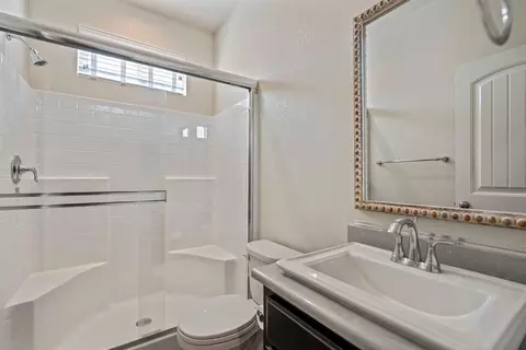Bath - 3264 Showcase Way, Modesto, CA 95356 photo 1 of 4
