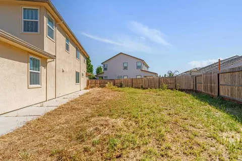 Exterior - 3264 Showcase Way, Modesto, CA 95356 photo 4 of 5