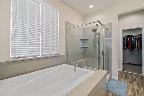 Bath - 3264 Showcase Way, Modesto, CA 95356 photo 3 of 4