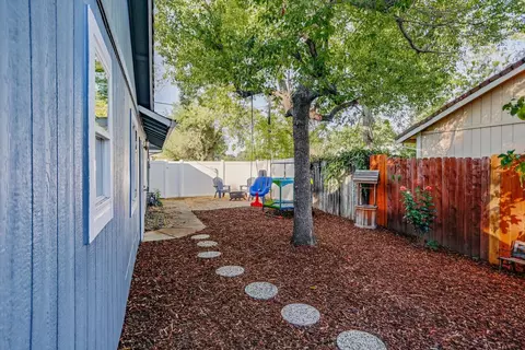 Exterior - 3680 Maple St, Rocklin, CA 95677 photo 5 of 8