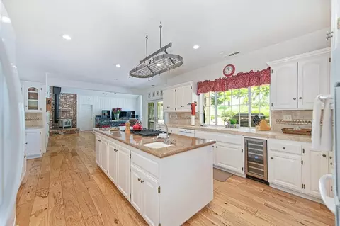 Kitchen - 2899 Stagecoach Rd, Placerville, CA 95667 photo 6 of 8
