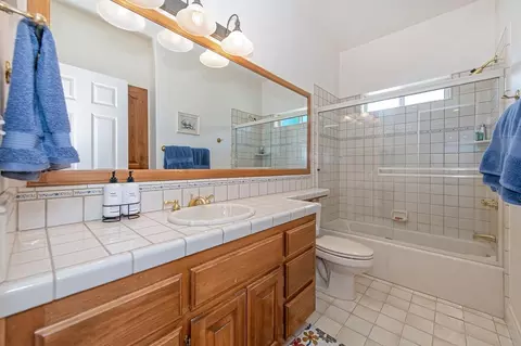 Bath - 2899 Stagecoach Rd, Placerville, CA 95667 photo 2 of 7
