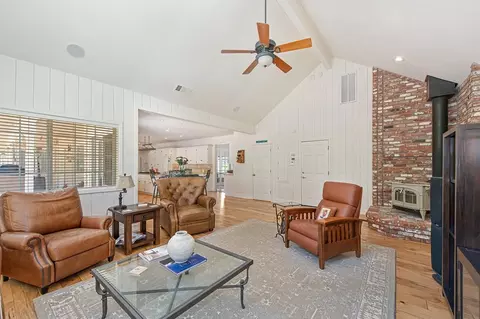 Living - 2899 Stagecoach Rd, Placerville, CA 95667 photo 1 of 2