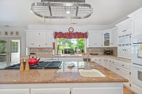 Kitchen - 2899 Stagecoach Rd, Placerville, CA 95667 photo 7 of 8
