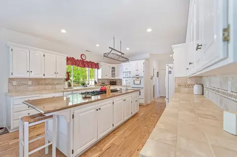 Kitchen - 2899 Stagecoach Rd, Placerville, CA 95667 photo 3 of 8