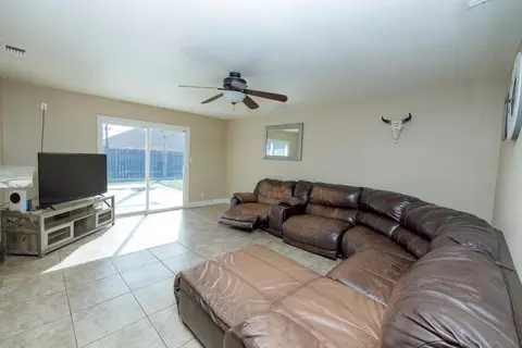 902 Meladee Ln, Galt, CA 95632 photo 8