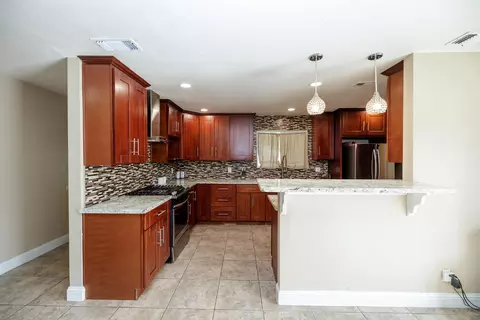 902 Meladee Ln, Galt, CA 95632 photo 11