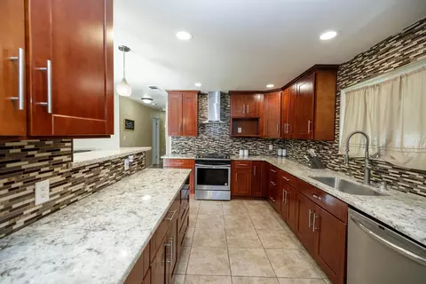 902 Meladee Ln, Galt, CA 95632 photo 14