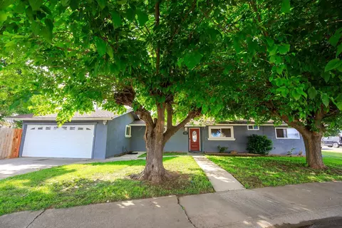 902 Meladee Ln, Galt, CA 95632 photo 2