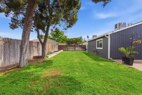 Exterior - 1327 Elena Dr, Ripon, CA 95366 photo 6 of 9