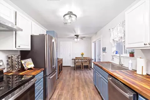 Kitchen - 1327 Elena Dr, Ripon, CA 95366 photo 2 of 3