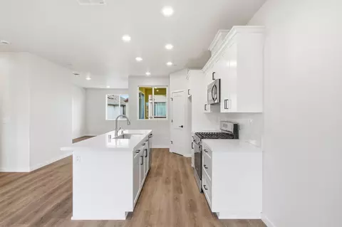 Kitchen - 3818 E Commerce Way, Sacramento, CA 95834 photo 1 of 3