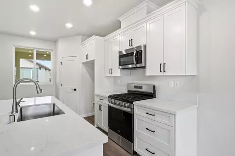 Kitchen - 3818 E Commerce Way, Sacramento, CA 95834 photo 2 of 3