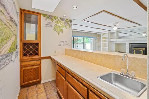 Kitchen - 6015 Rustic Hills Dr, Rocklin, CA 95677 photo 8 of 9