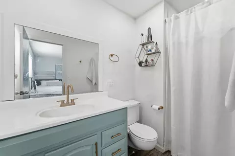 Bath - 1225 Chehalem Dr, Modesto, CA 95350 photo 1 of 2