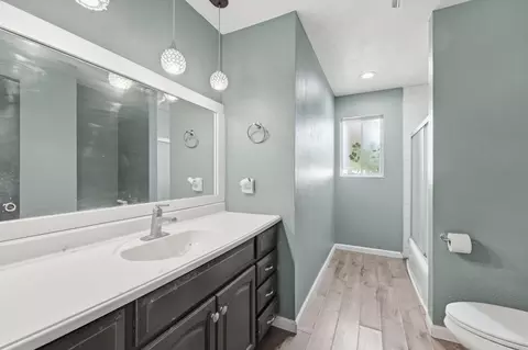 Bath - 1225 Chehalem Dr, Modesto, CA 95350 photo 2 of 2