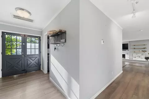 Entry Way - 1225 Chehalem Dr, Modesto, CA 95350 photo 3 of 4