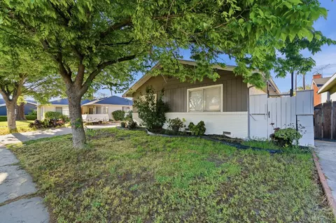 Exterior - 1225 Chehalem Dr, Modesto, CA 95350 photo 4 of 11