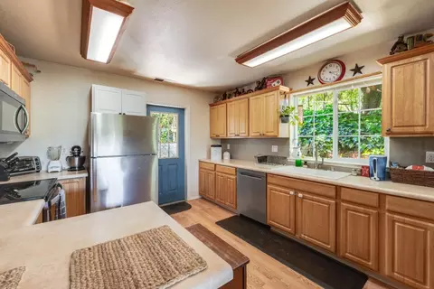 Kitchen - 1150 Itow Ct, Penryn, CA 95663 photo 6 of 8
