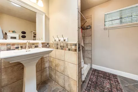 Bath - 1150 Itow Ct, Penryn, CA 95663 photo 1 of 6