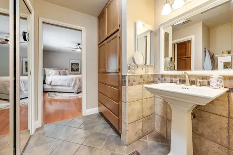 Bath - 1150 Itow Ct, Penryn, CA 95663 photo 3 of 6