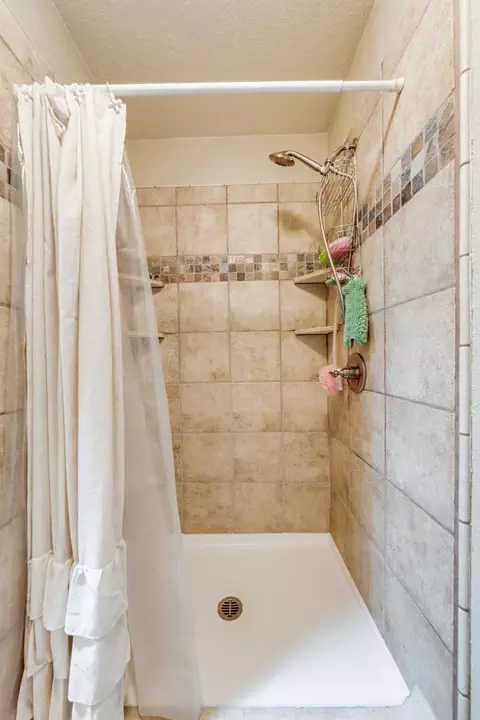 Bath - 1150 Itow Ct, Penryn, CA 95663 photo 2 of 6