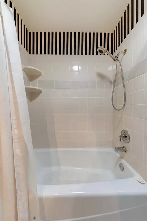 Bath - 1150 Itow Ct, Penryn, CA 95663 photo 5 of 6