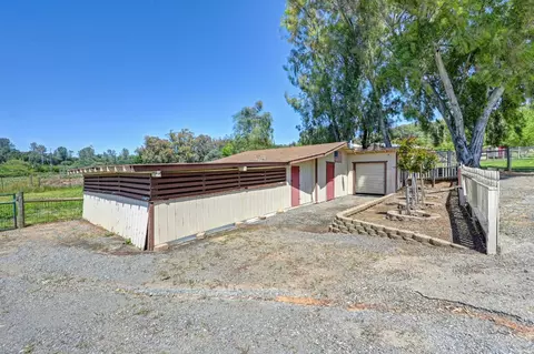 Exterior - 10805 Cramer Rd, Auburn, CA 95602 photo 25 of 27