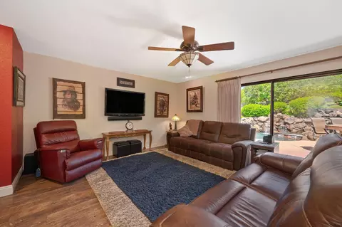 Living - 10805 Cramer Rd, Auburn, CA 95602 photo 6 of 9