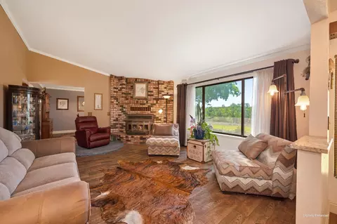 Living - 10805 Cramer Rd, Auburn, CA 95602 photo 2 of 9
