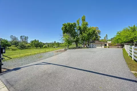 Exterior - 10805 Cramer Rd, Auburn, CA 95602 photo 21 of 27
