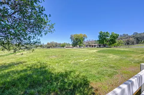 Exterior - 10805 Cramer Rd, Auburn, CA 95602 photo 20 of 27