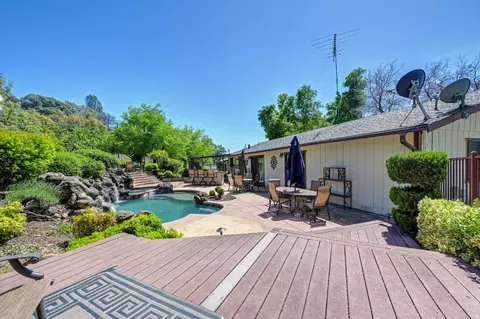 Exterior - 10805 Cramer Rd, Auburn, CA 95602 photo 17 of 27